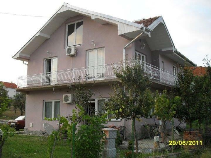 Privatni Smestaj Dobri Dobrosin Exterior foto